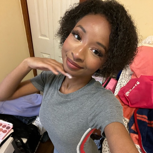 Meet your Posher, Zaria - Picture 2 of 15